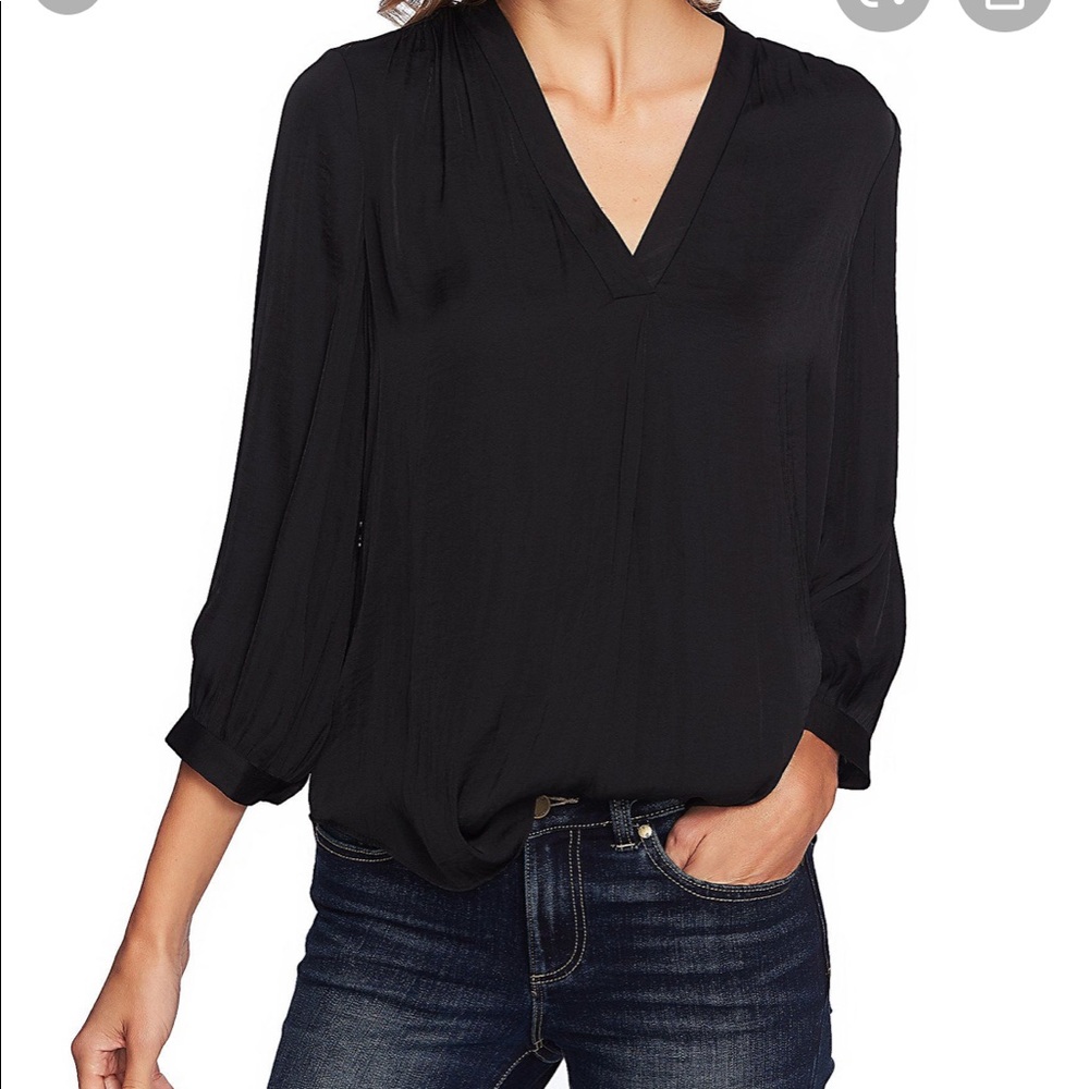 Vince Camuto 3/4 Sleeve V-Neck Rumple Blouse!